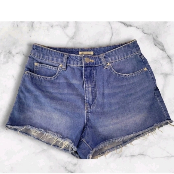 Billabong Blue Denim Distressed Shorts Jean Sz 28 Mid Rise 100% Cotton Surfer - Picture 1 of 6